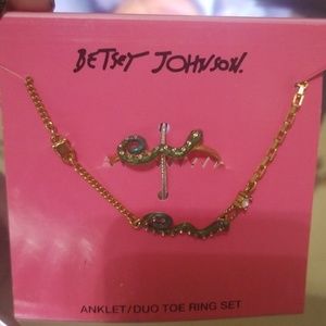 Betsey Johnson Anklet/ Duo Toe Ring Set